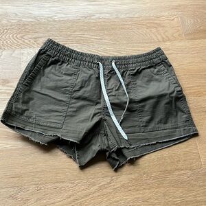 Vuori Vintage Ripstop Shorts Small EUC Dark Oregano